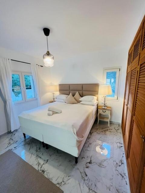 Poolvilla Patricia - Camp De Mar Andraitx Bagian luar foto